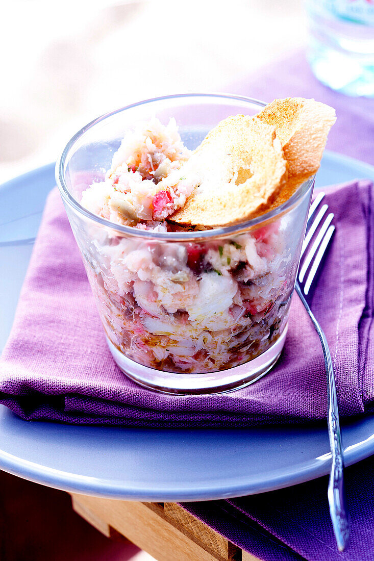 Hausgemachte Meeresfrüchte-Rillettes mit Croûtons