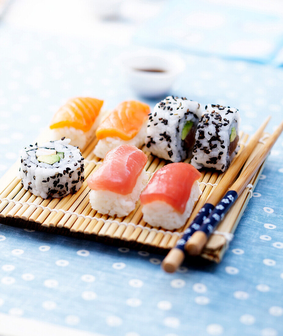 Verschiedene Maki und Sushi