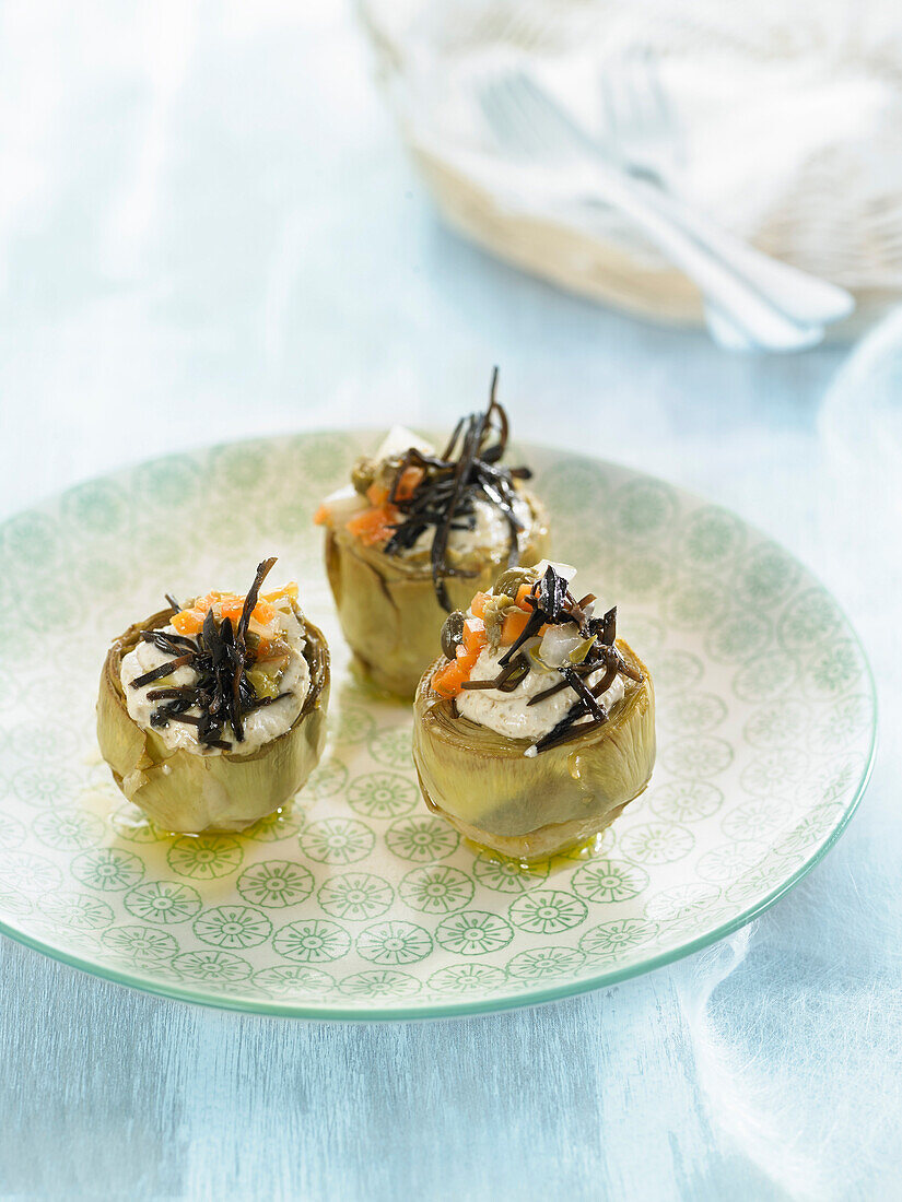 Artichoke hearts in escabeche and creamy with seaweed