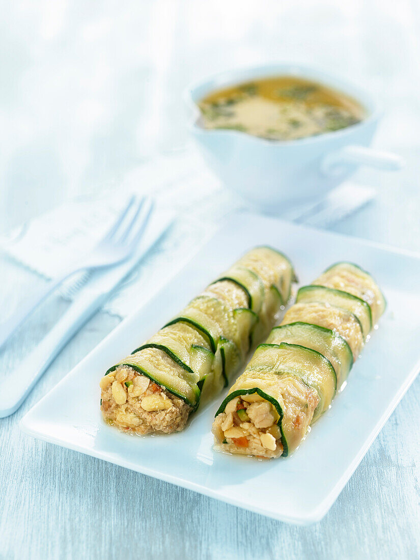 Cannelloni of zucchini with tempeh in béchamel sauce with curry and coriander