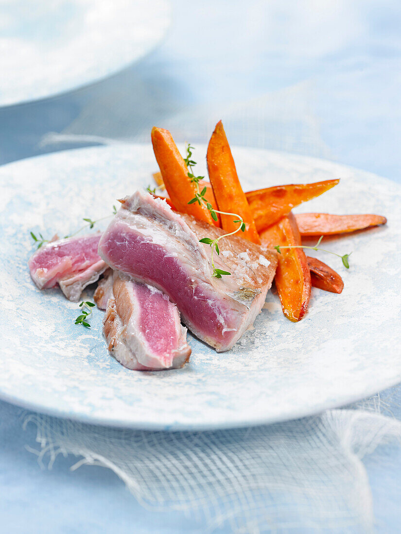 Tuna belly with sweet potato fries
