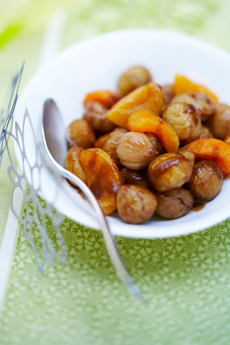 Pan-fried chestnuts and with apricots