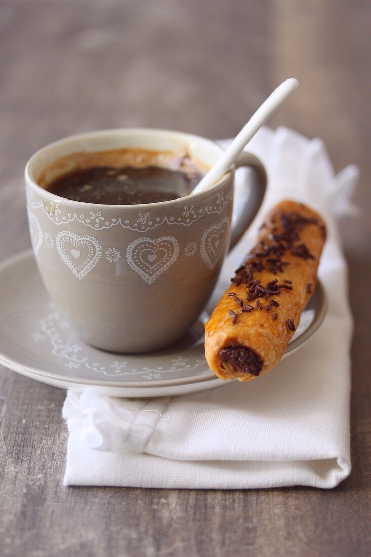 Waffelröllchen mit Nutella zum Kaffee