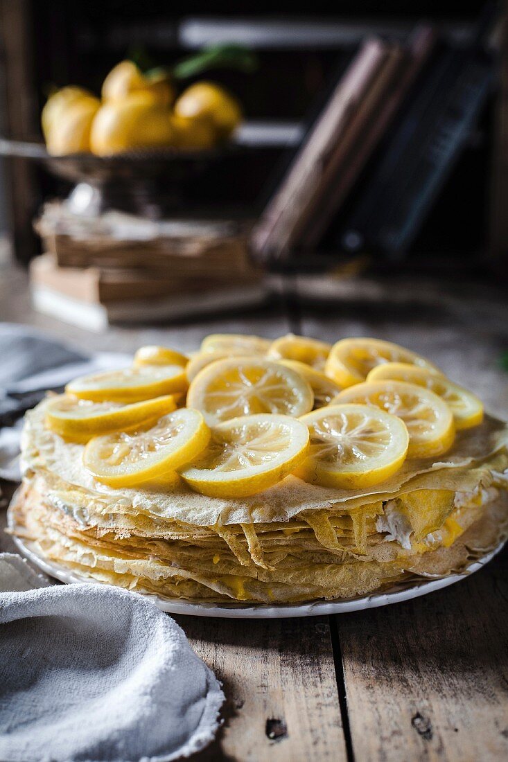 Crepes-Kuchen mit Lemon Curd