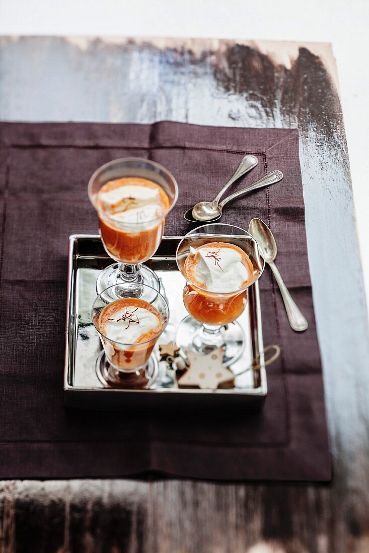 Cappuccino vom Krabben-Bisque mit Safran