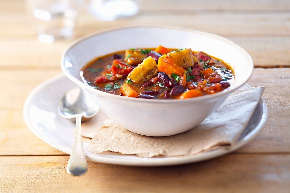 Red kidney bean and meat soup