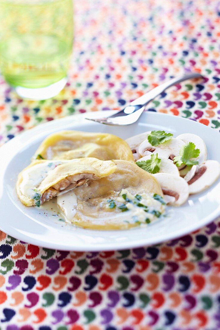 Selbstgemachte Ravioli mit Pilzfüllung