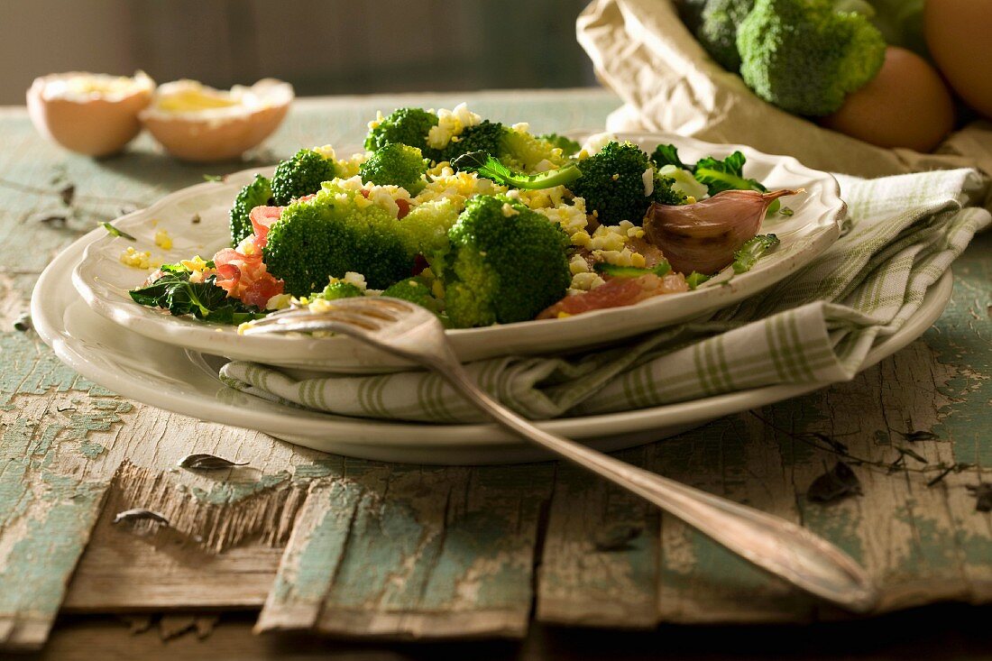 Broccolis with raw ham and mimosa eggs