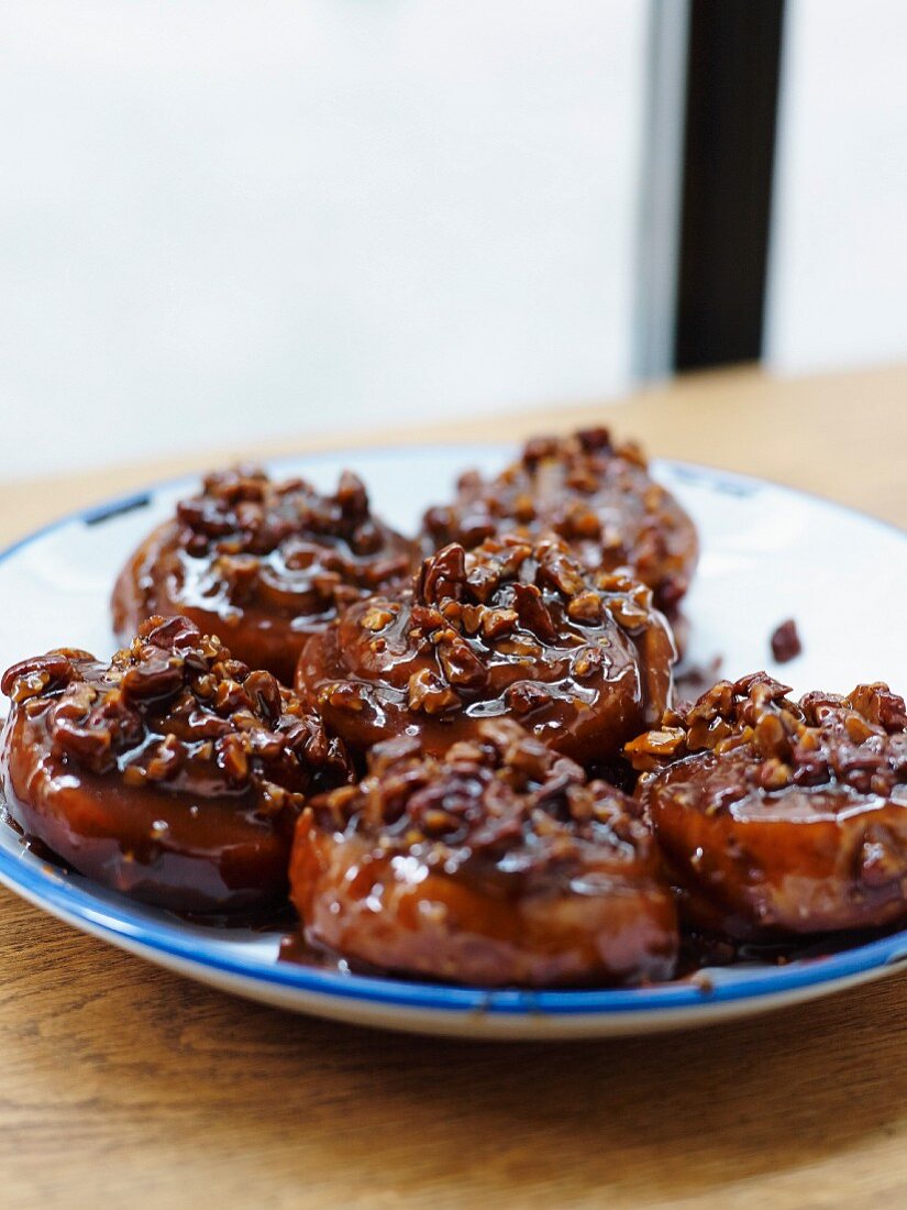 Walnut and maple syrup donuts