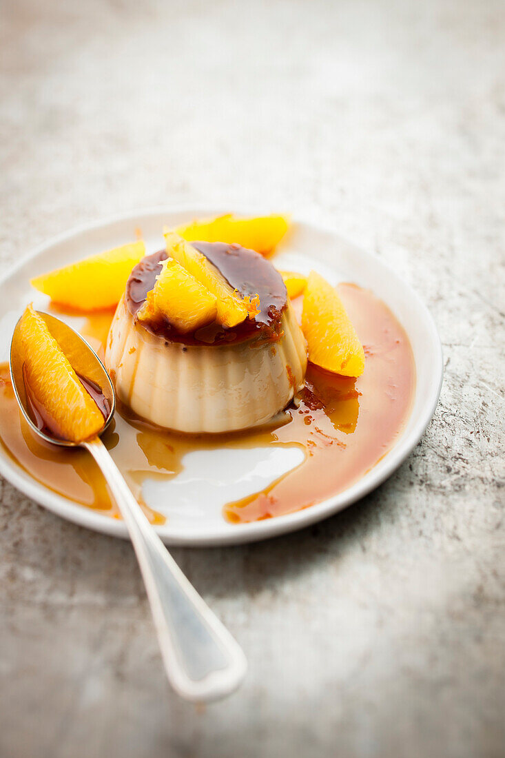 Crème Caramel mit Orangenfilets (vegetarisch)