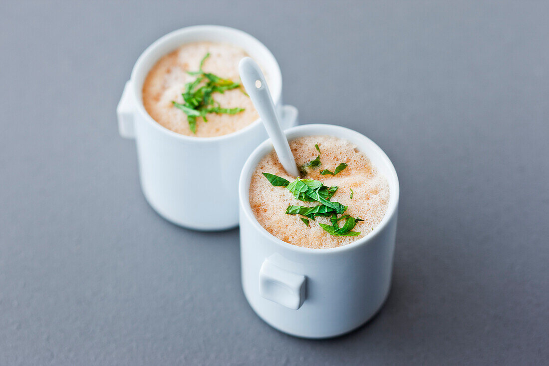 Gekühlte Melonensuppe mit Minze und Rotwein