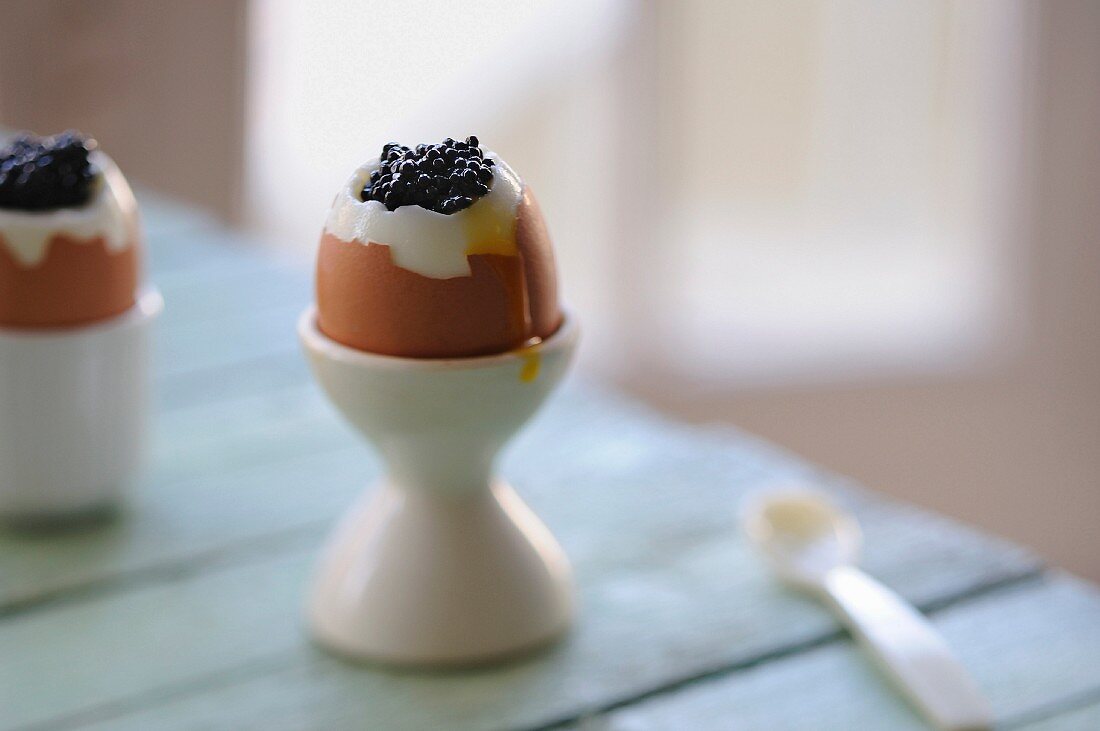 Weichgekochtes Ei mit Kaviar