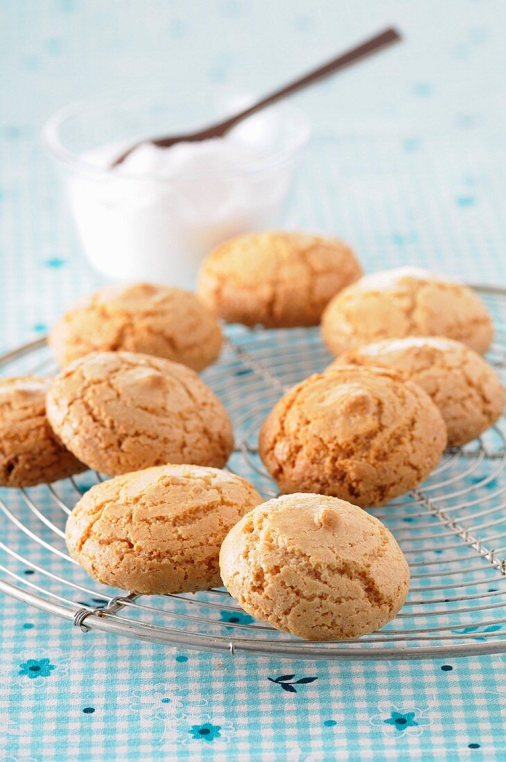 Amaretti (Italian almond biscuits)