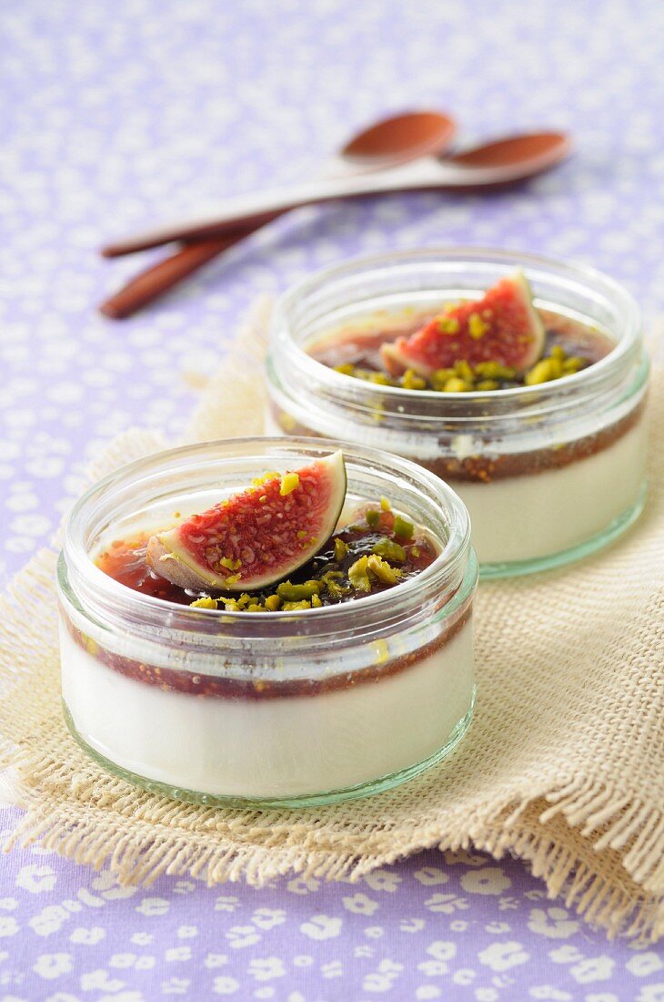 Vanilla panna cotta with fig compote and chopped pistachios