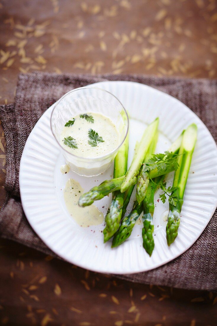 Green asparagus with fromage blanc foam