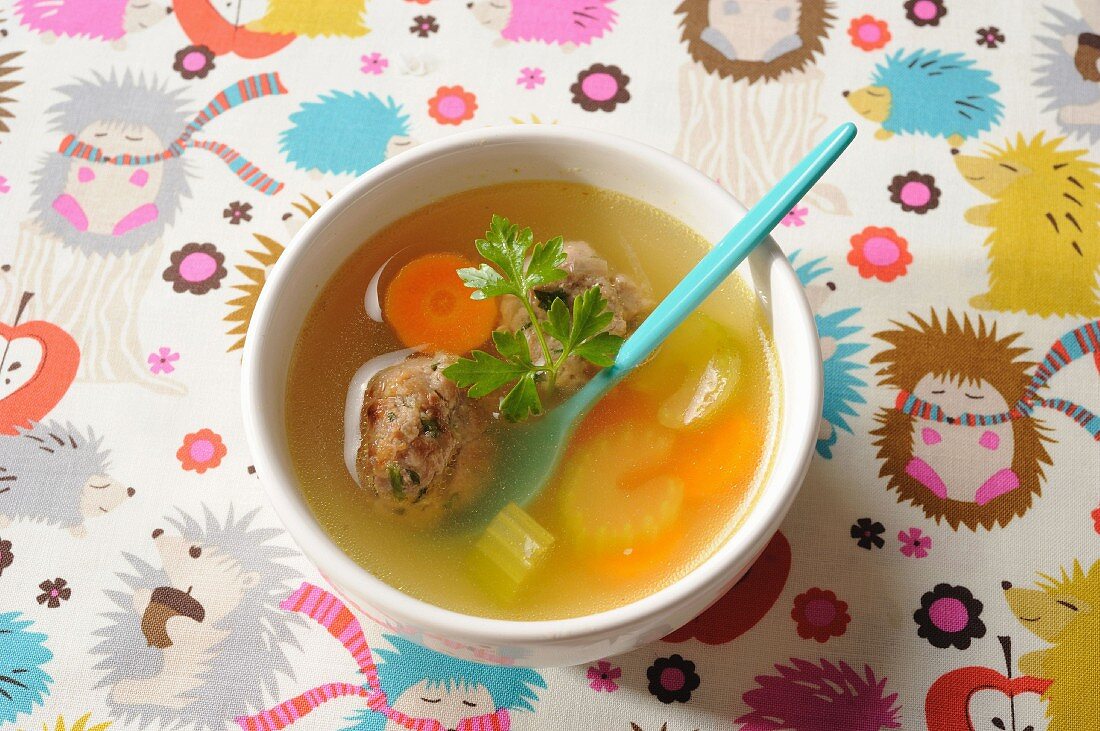 Vegetable broth with meatballs