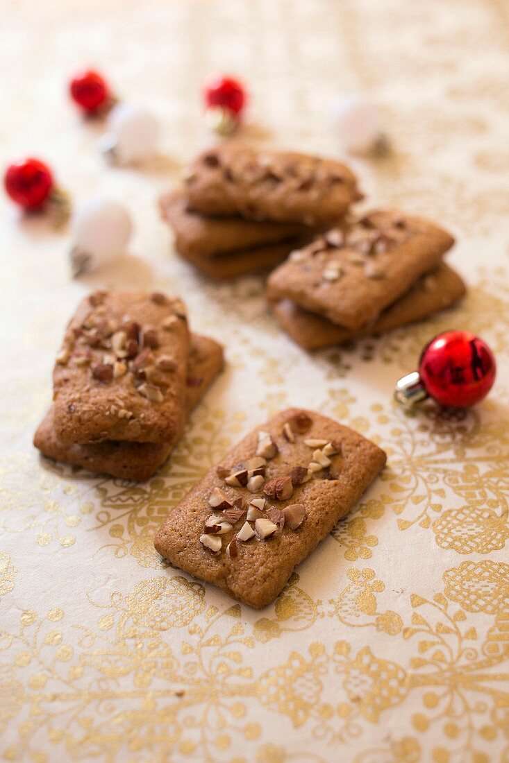 Leckerli-style almond gingerbread shortbreads