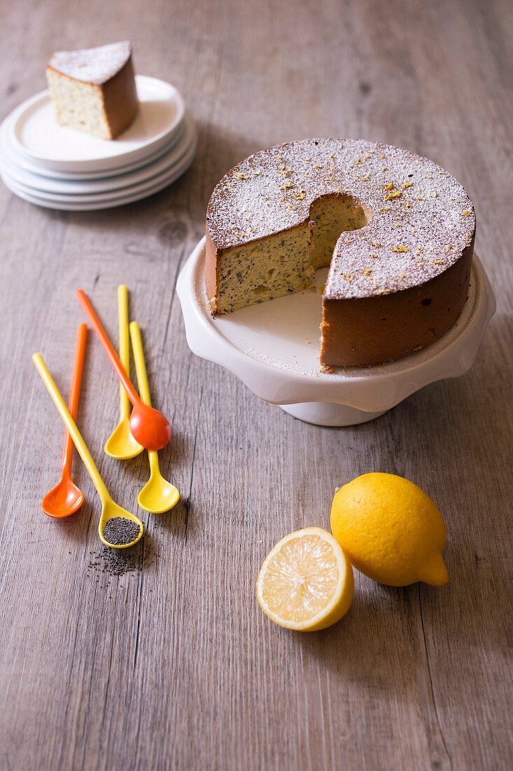 Chiffon-Cake mit Zitrone und Mohn