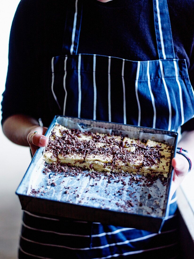 Tiramisu aus glutenfreien Butterkeksen und Schokoraspeln