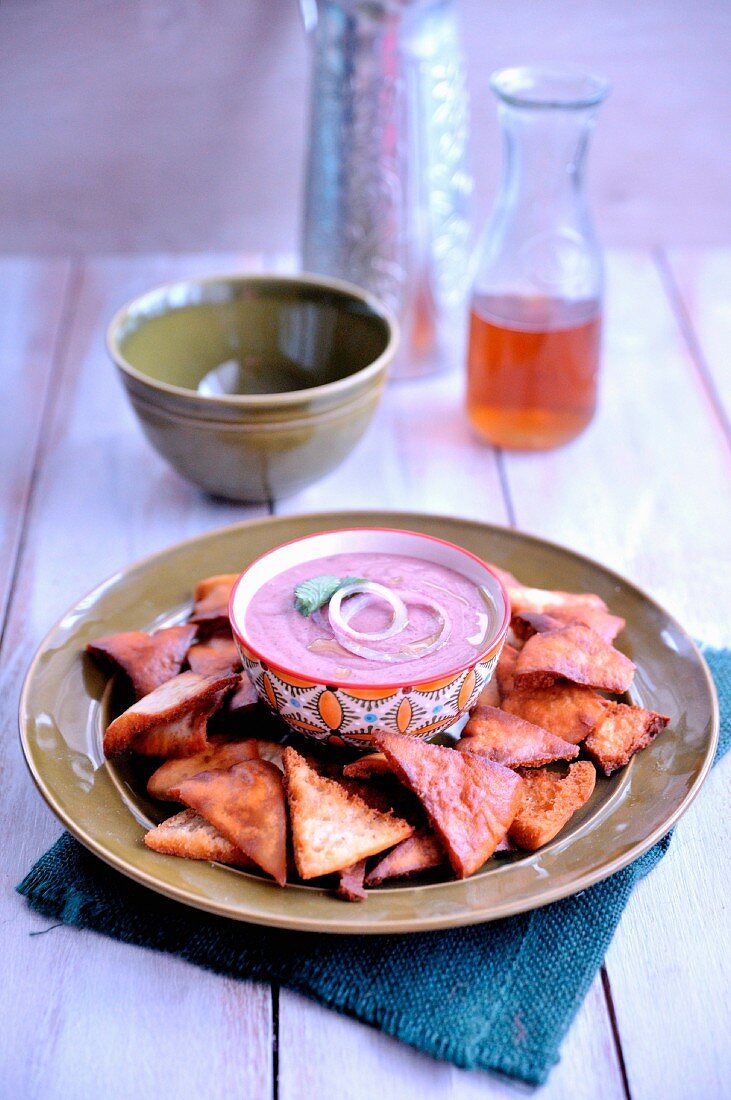 Red kidney bean hummus, pita nachos