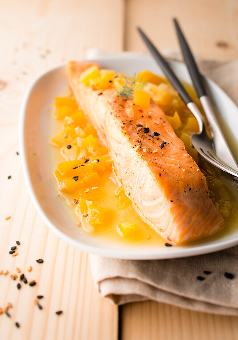 Salmon steak with mango ragout