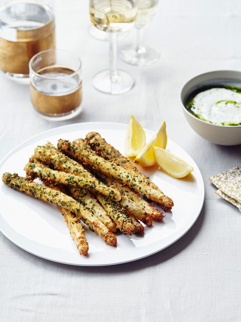 White asparagus breaded with herbs