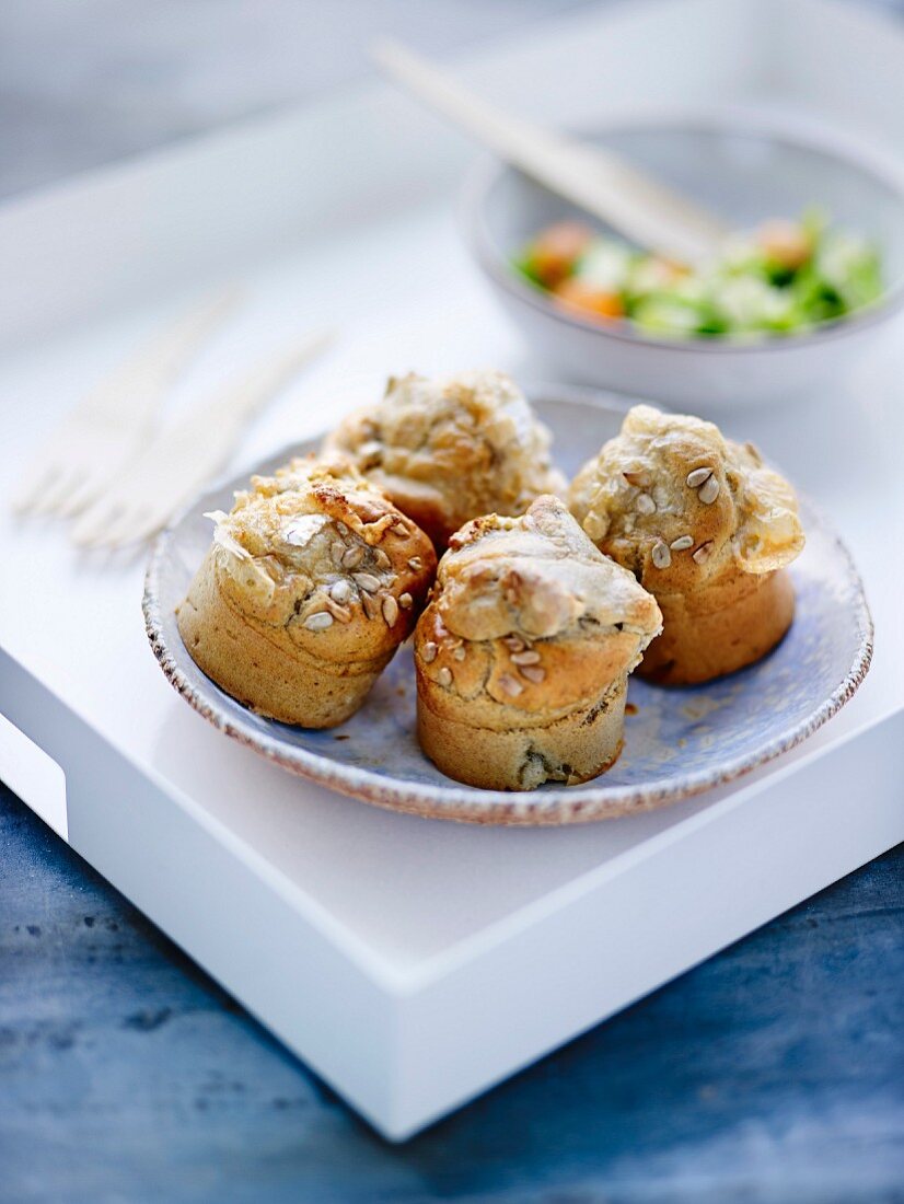 Herzhafte Muffins mit Ziegenkäse und Körnern