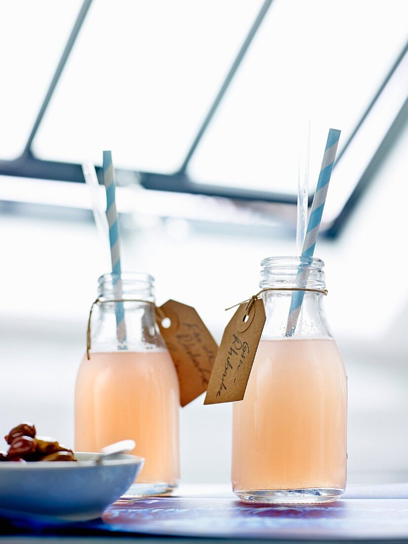 Rhubarb water and gin cocktail