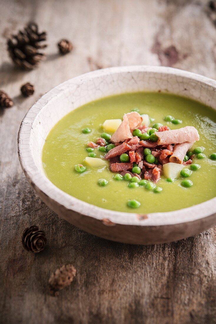 Cream of pea soup with turkey bacon