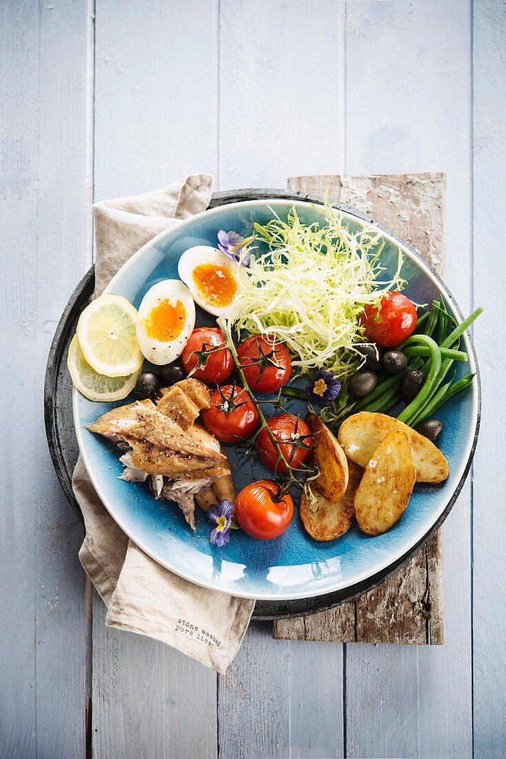 Salad niçoise style dish with mackerel