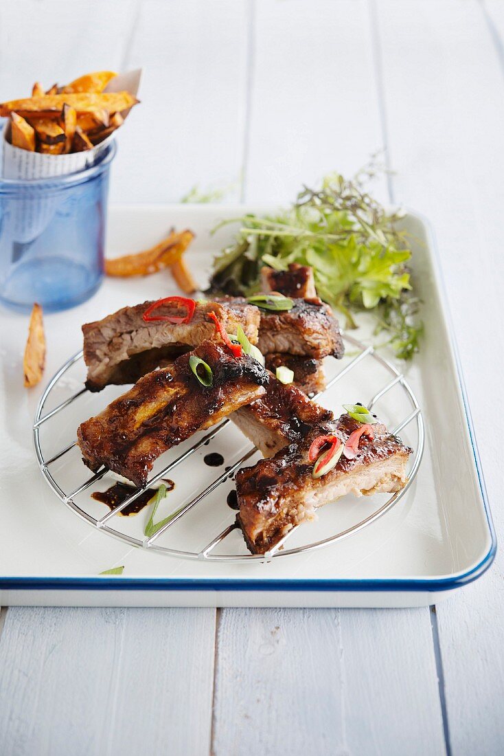 Oriental spare ribs with sweet potato fries