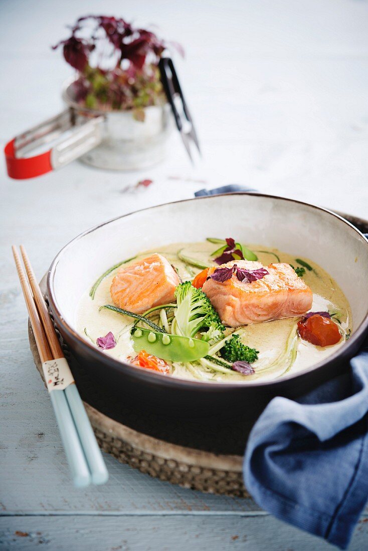 Green curry with salmon and vegetables