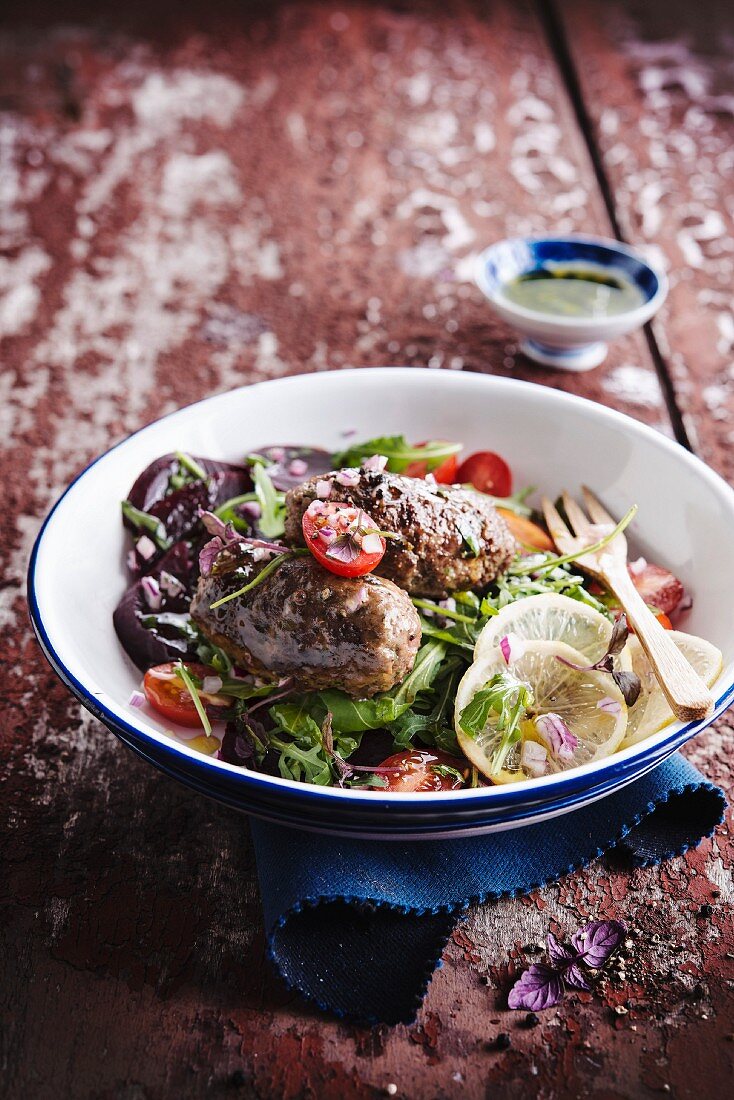 Rocket lettuce and beetroot salad with Koftes