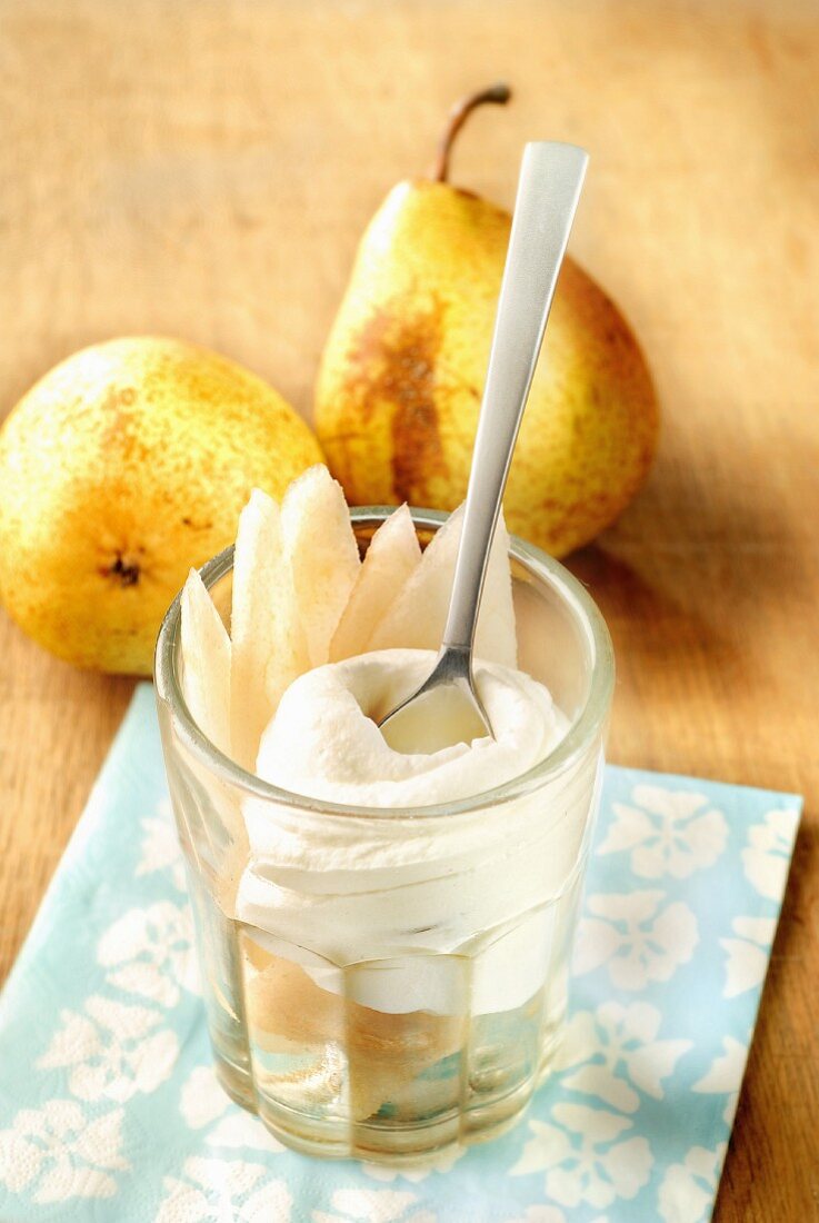 Pear mousse and thinly sliced pears