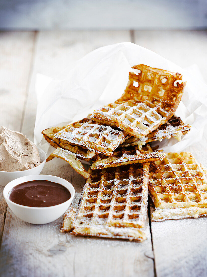 Wafles with chocolate sauce
