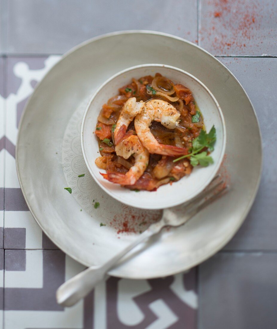 Shrimp, garlic and tomato tajine