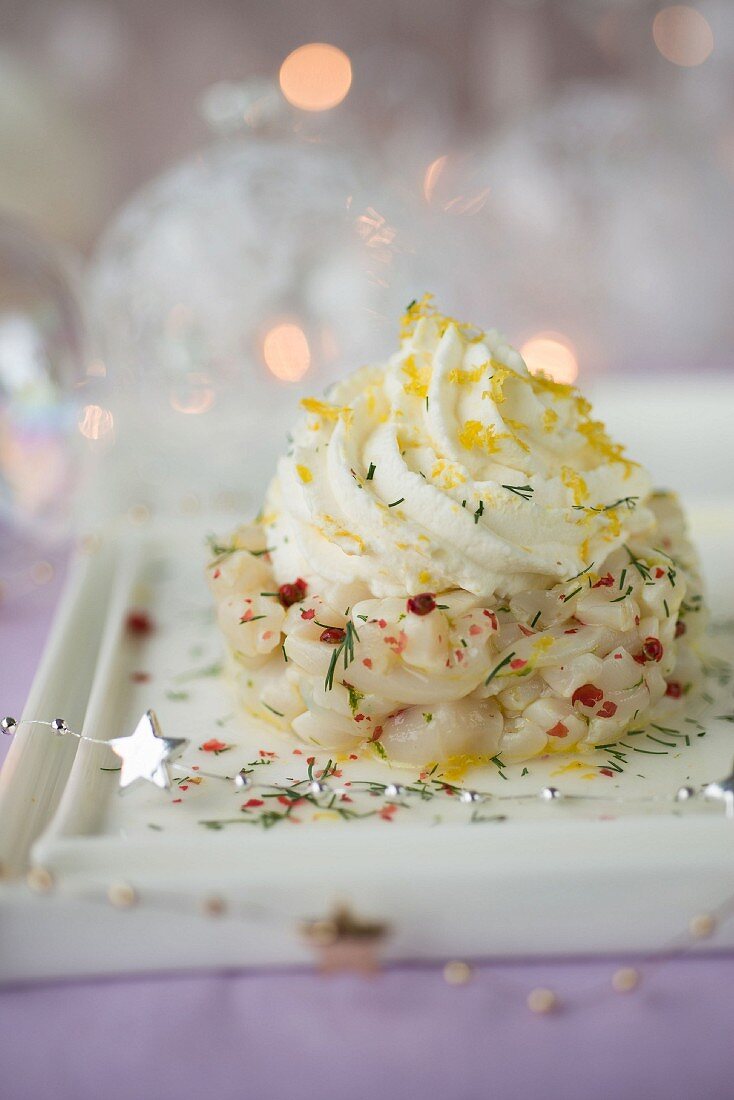 Scallop tartare with pink peppercorns and dill,lemon whipped cream