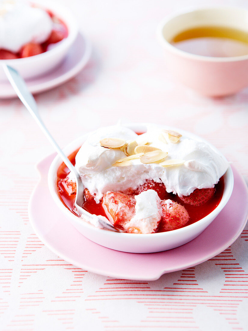 Strawberry compote with vanilla meringue and almonds