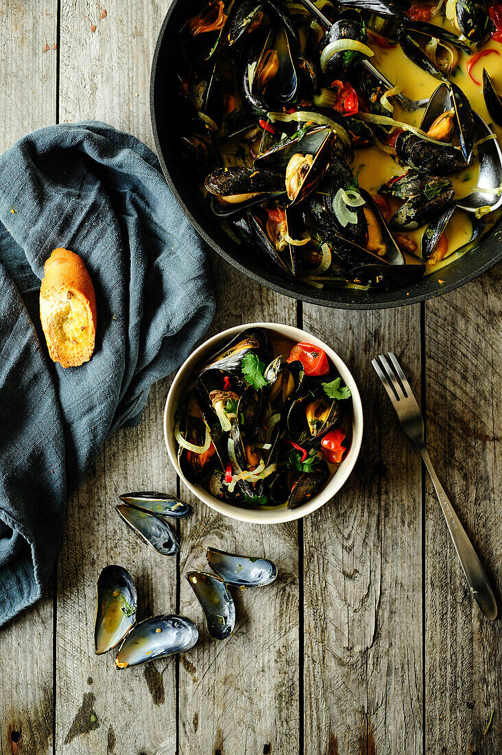 Miesmuscheln mit Kokosmilch und Paprika