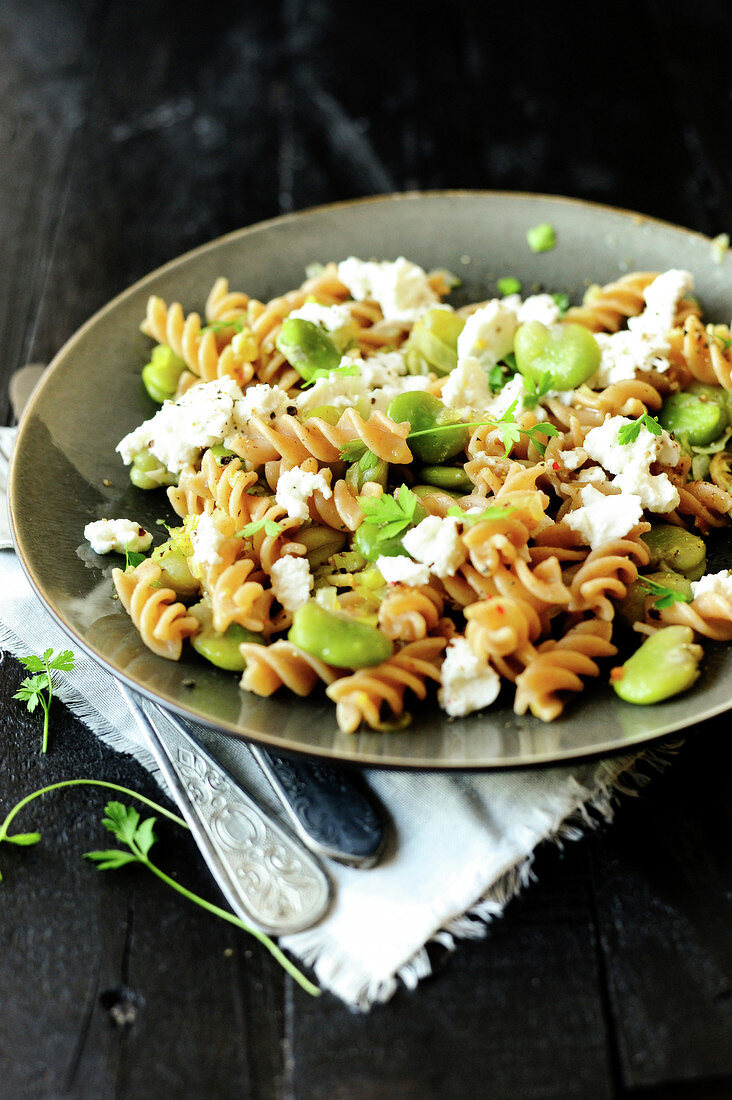 Fusilli mit Saubohnen und Ziegenkäse