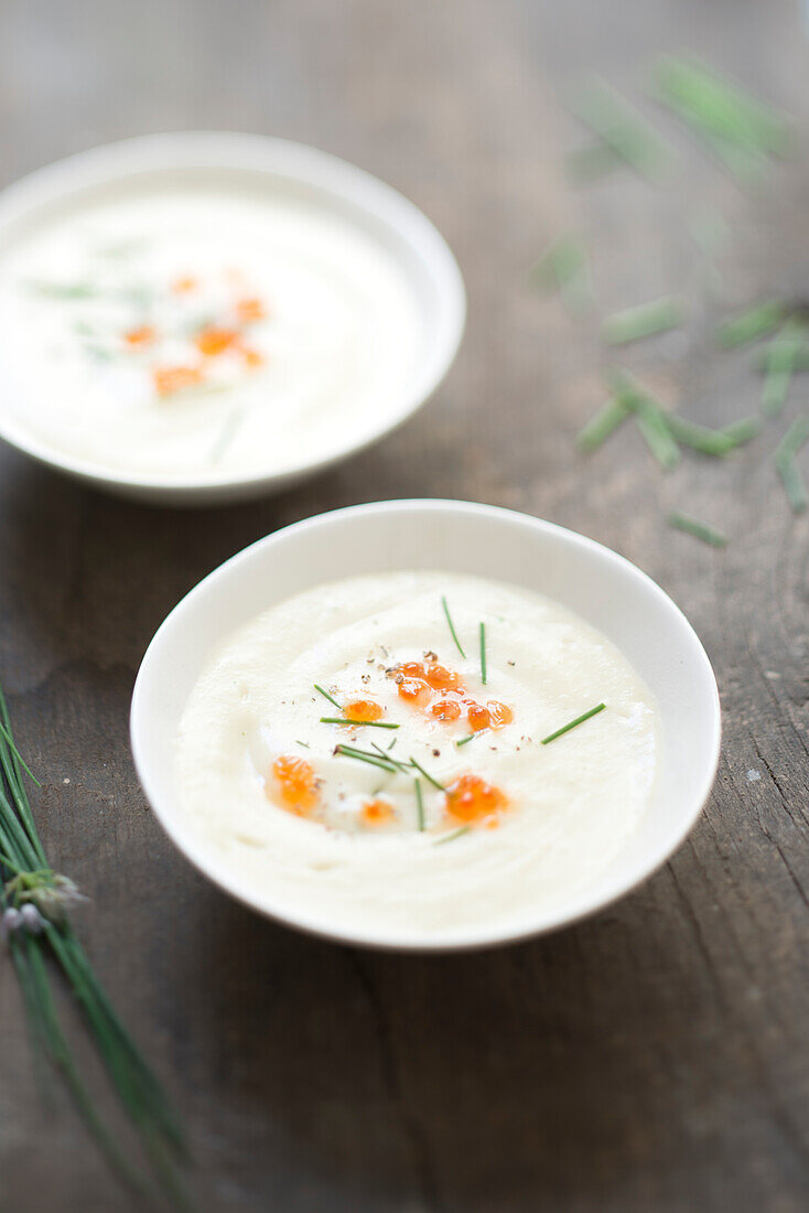 Blumenkohlcremesuppe mit Lachskaviar