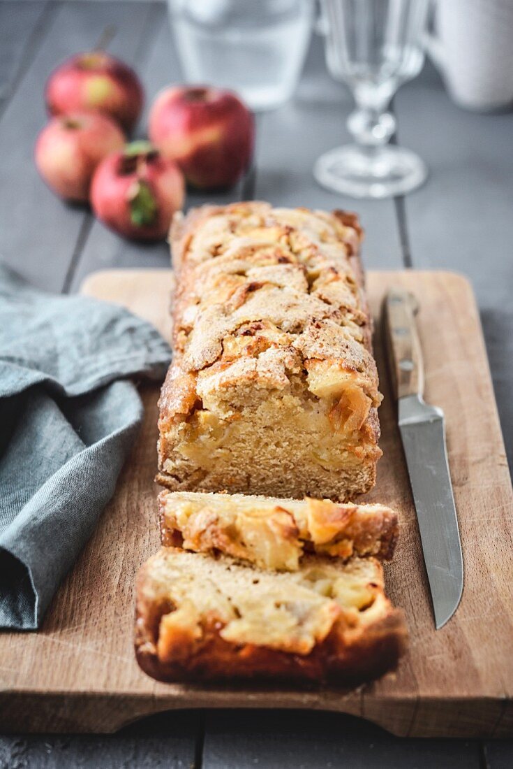 Caramelized apple cake