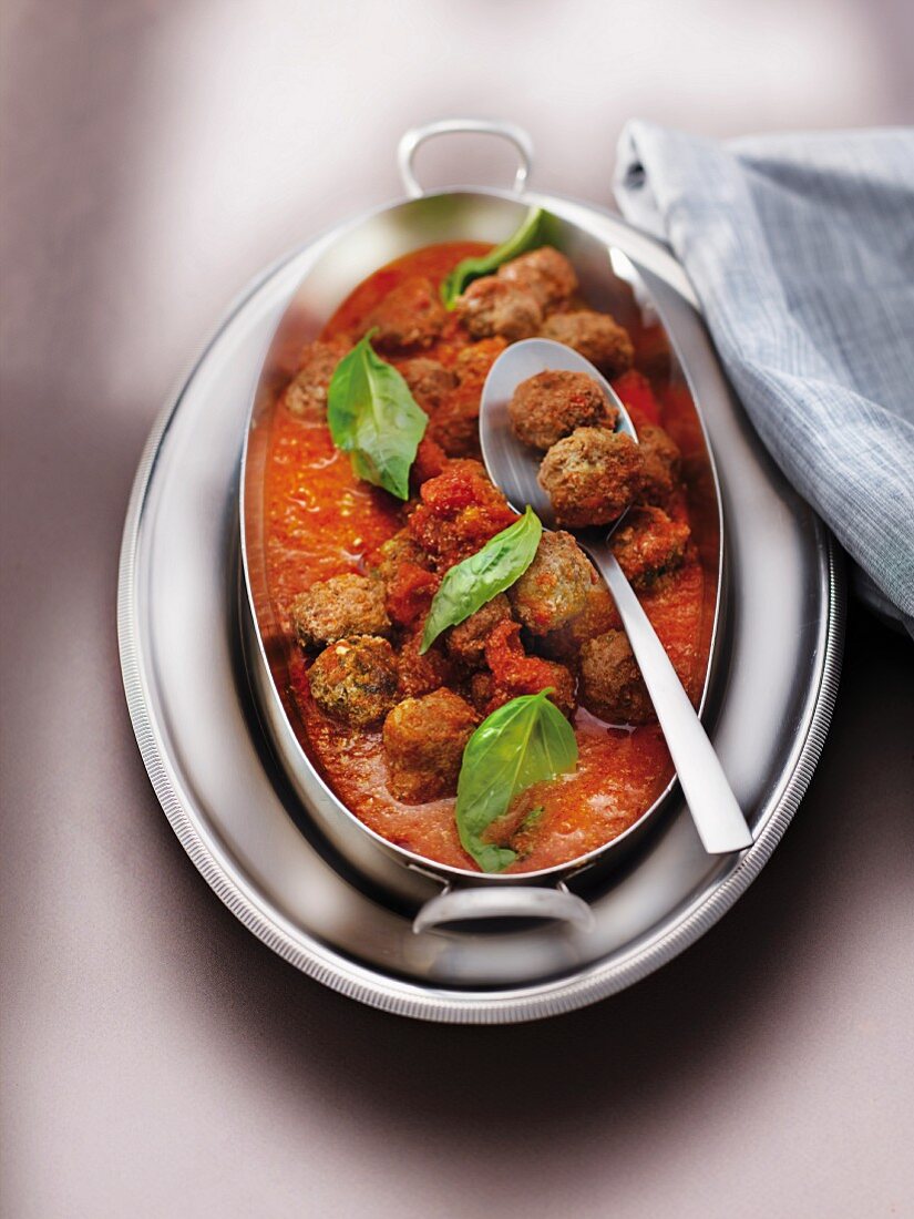 Beef meatballs in tomato and onion sauce