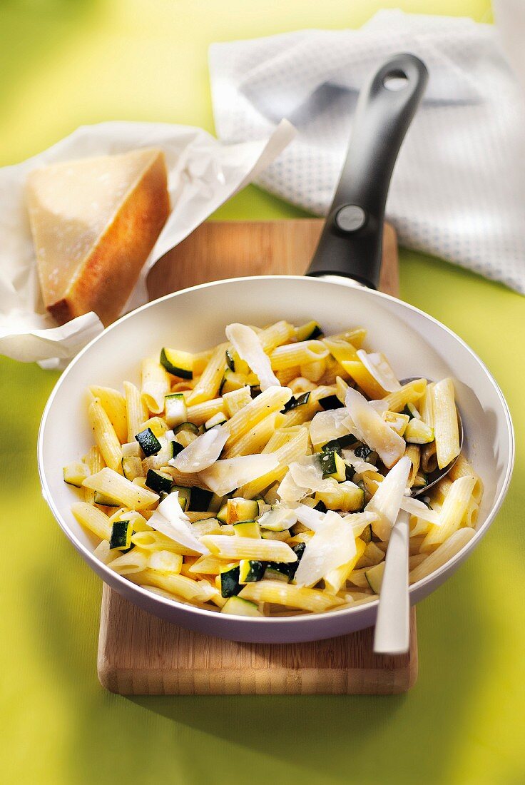 Pasta with courgettes and cheese