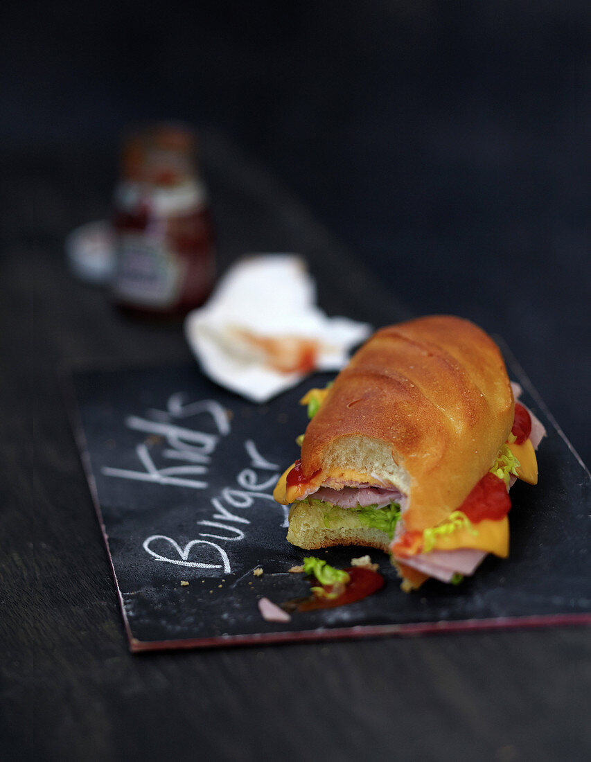 Kids Burger mit Milchbrötchen