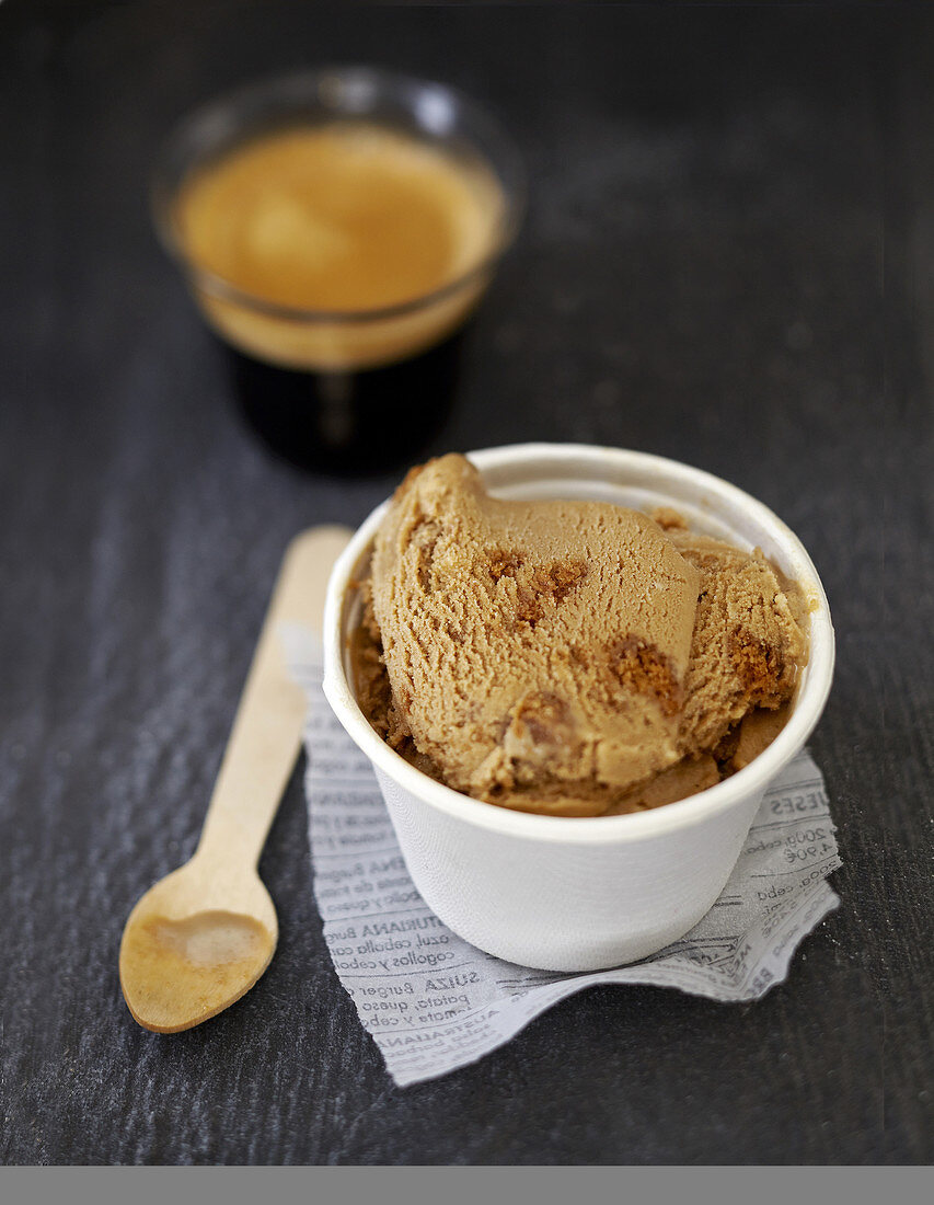 Coffee and speculos crumb ice cream