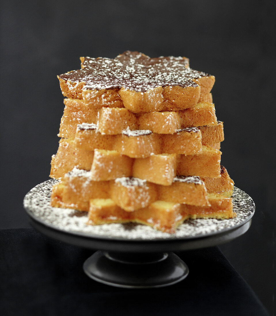 Pandoro mit Schokolade (Weihnachtskuchen, Italien)