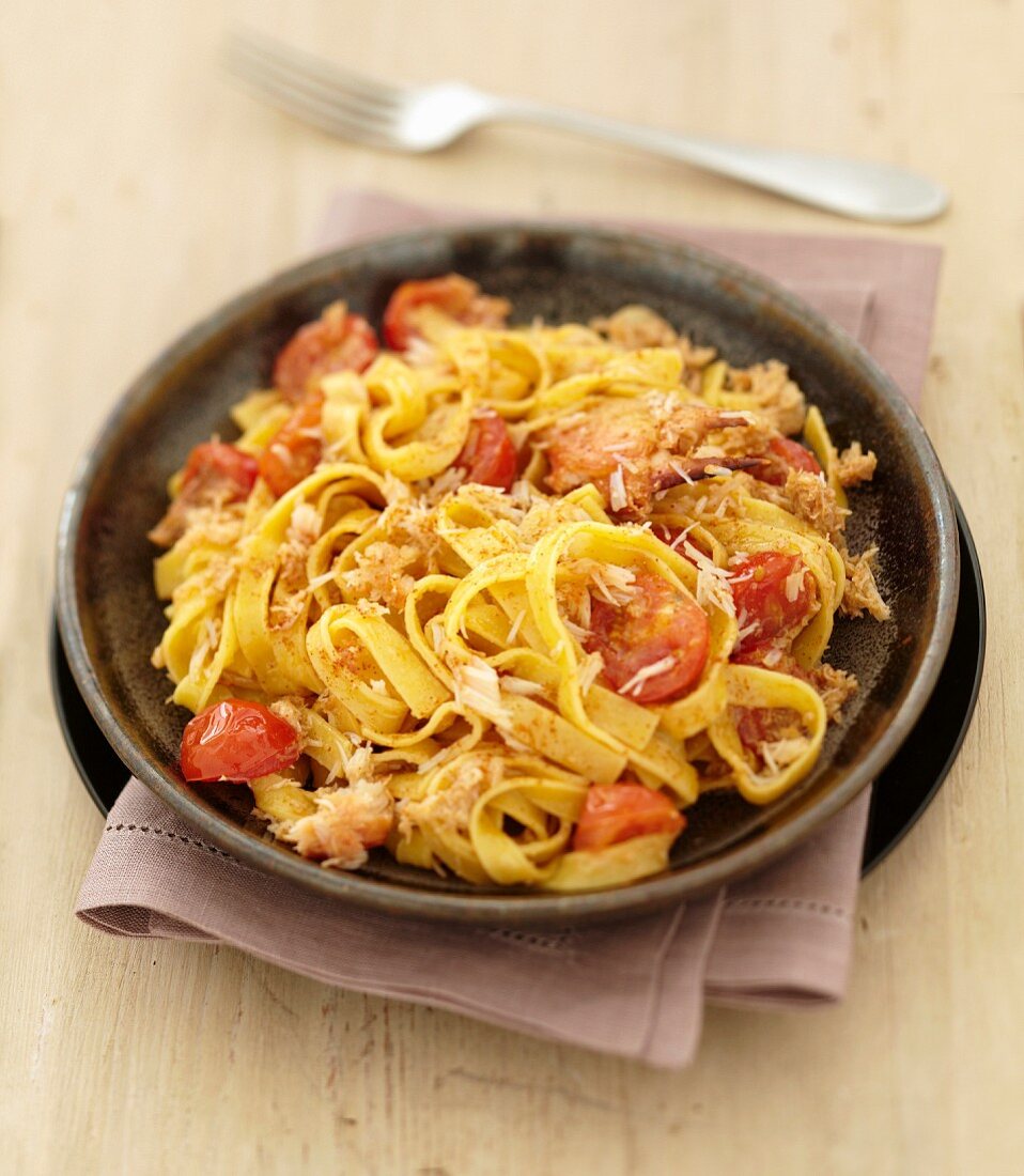 Tagliatelles with flaked crab and tomatoes