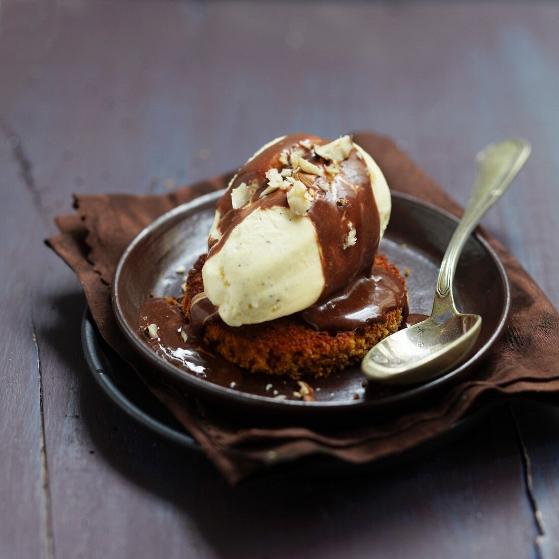 Crisp gingerbread topped with a vanilla ice cream quenelle and chocolate sauce