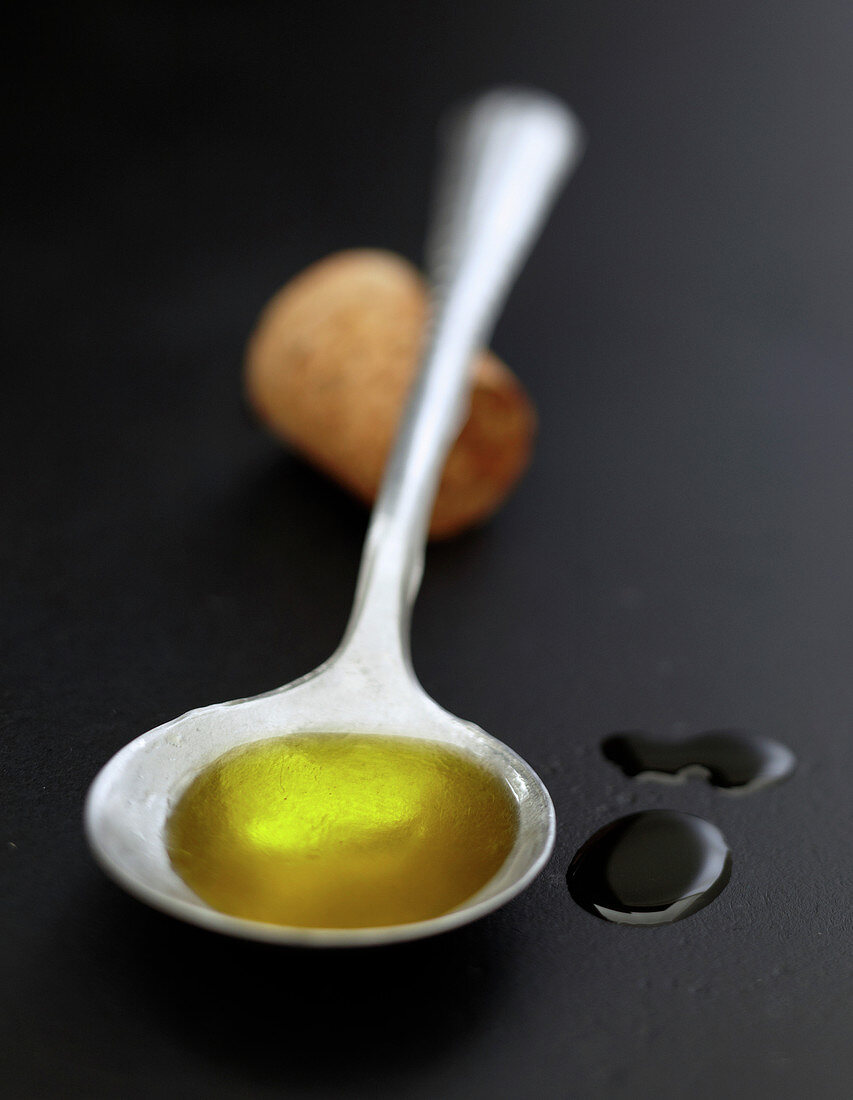 Löffel mit Olivenöl